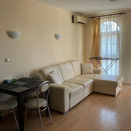 Sunny 2 Apartment